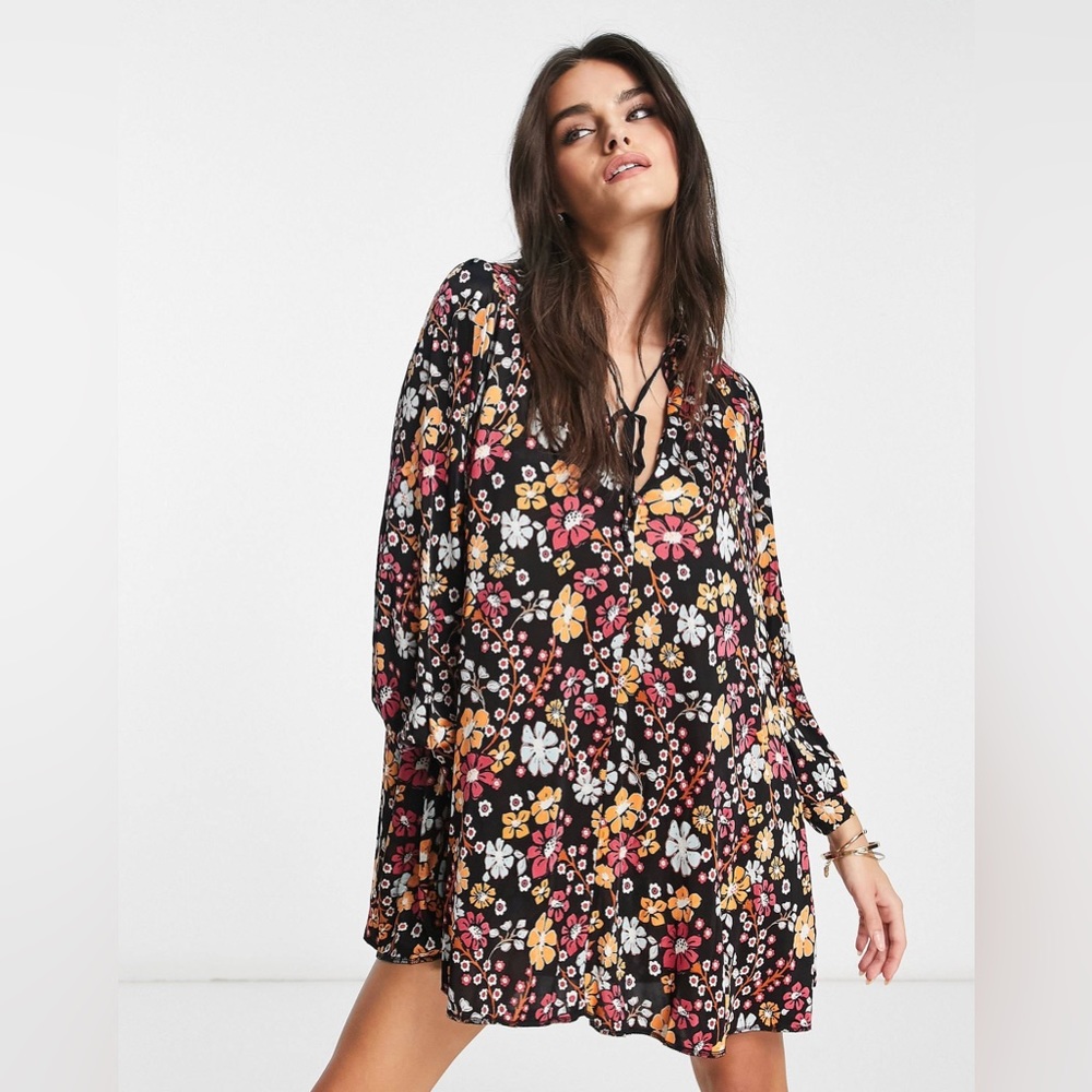 Floral Long-Sleeve Tunic Dress in Black